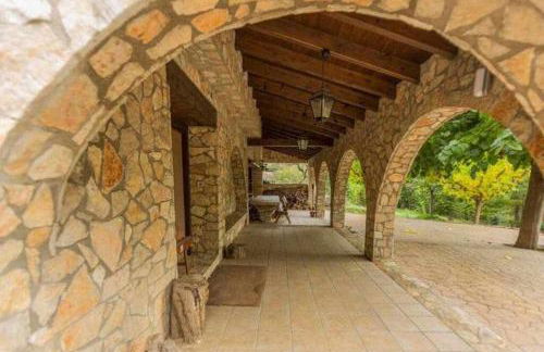 Masía de piedra con piscina - Foto 3