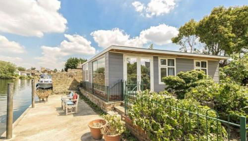 RIVER RETREAT- near Holloway U, Thorpe Park and Heathrow airport - Foto 1