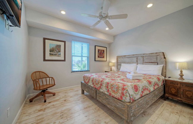 6bdr, Balcony w/ Bay View, Shared Pool + Boat Dock Keeper Red by Avantstay - Foto 19