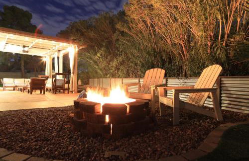 Comfy Expansive Home - Near the Strip - Heated Pool - Foto 38