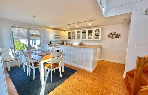 Spacious Oceanfront 3BR Condo with Private Beach in Ideal Hyannis Location - Photo 12