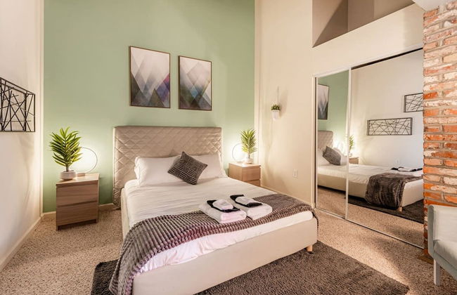 2 Bedroom Historic Brick Getaway with Wifi - Foto 9