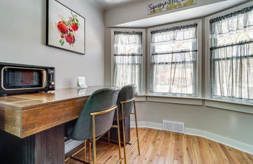 Families Welcome! Colorful Berkley Home with Yard - Foto 8