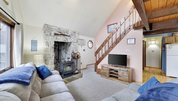 Chalet All Day Avantstay Lakeside, Firepit, Shared Pool - Foto 5, Interior