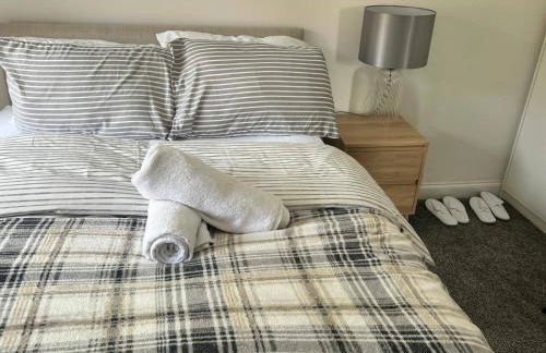 Cosy 3-Bed Retreat - Garden Parking & Bbq - Foto 11