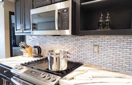 Your Family’s Home Away from Home w/ No Extra Fees - Foto 35