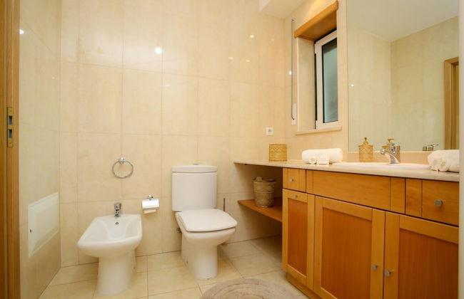 Atlantic Ocean Pool Apartment - Photo 12