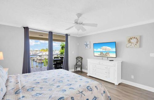 Eleuthera - 2x2 Fully Updated Old Town Waterfront Corner Condo - Photo 16