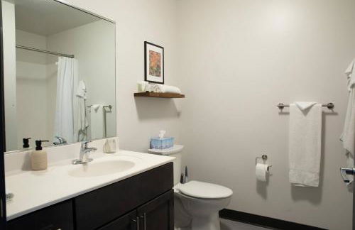 Deer District Studio Apt - One Block from Fiserv and Baird - Foto 15