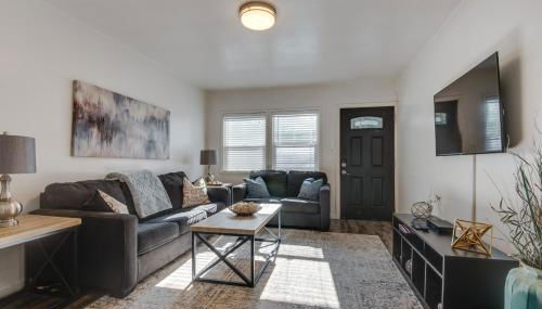 Van Nuys Abode with Patio, 7 Mi to Universal Studios - Foto 4