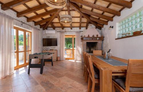 Stone house with pool and yard - Villa Histra - Foto 4