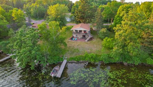 Lakefront Birchwood House with Deck and Fire Pit! - Foto 3