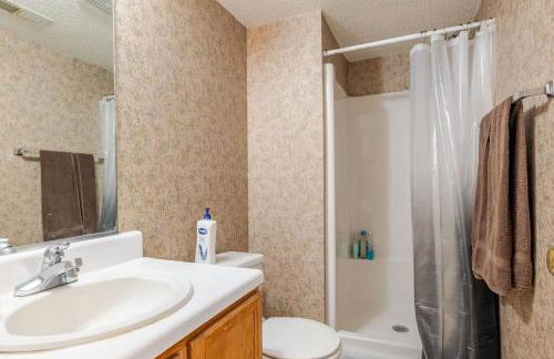 Great 4BR Home Near Emerald Pointe & Downtown - Foto 37