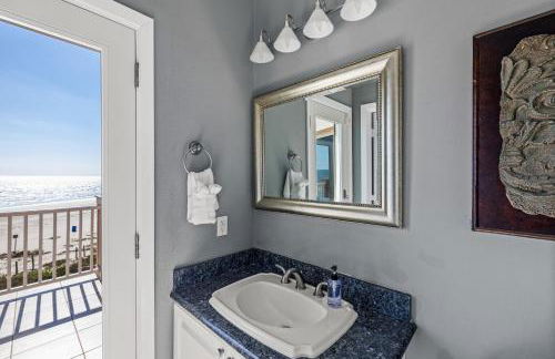 Oceanfront Galveston Beach House Steps to Sand! - Foto 26