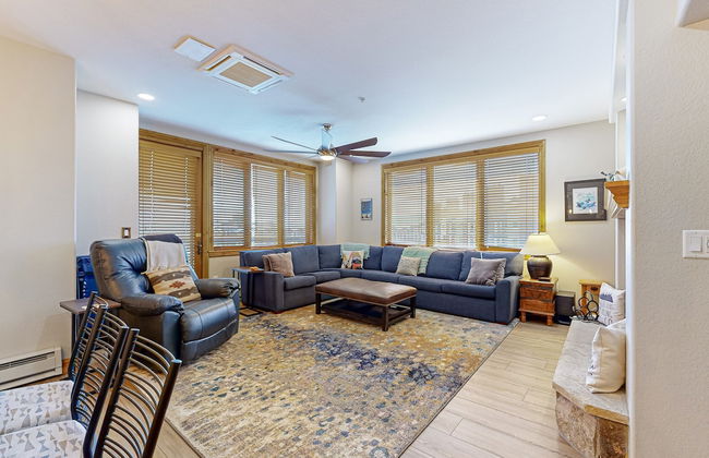 Torian Plum Condominiums - Foto 61