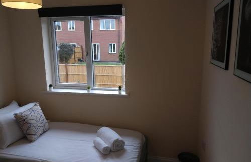 Sunningdale homely detached family,contractor 3 bed house with Parking - Foto 6