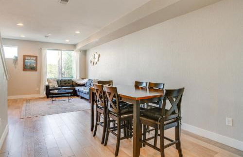 Rooftop Deck and Hot Tub Walkable Denver Townhome - Foto 8