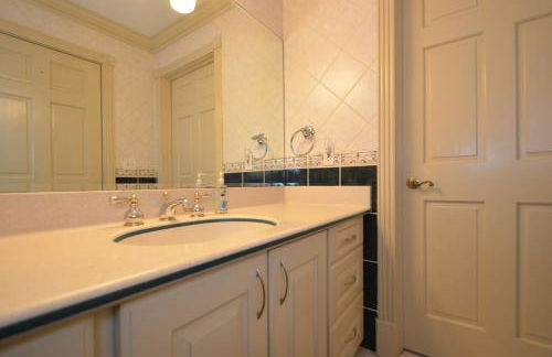 Crosby Backyard Oasis with Weekday Specials! - Foto 29