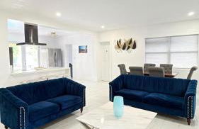 Luxury Pool Retreat Sleep 17 Near Beach - Foto 18