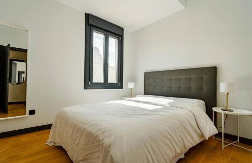 Edificio Fénix by Plaza Mayor Apartamentos - Photo 12