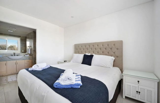 Bay Royal Apartments - Photo 18