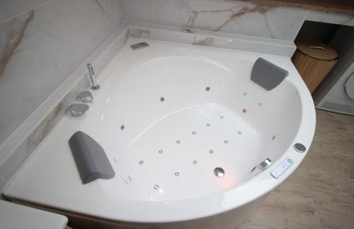 Verdun Centre - Full climatisation - 3 chambres - 7 couchages - 10 personnes - Parking Proche - Terrain 800m2 - Balnéothérapie - Air de jeux extérieurs - TOP CONFORT - Géré par PrestaZen'Services - Photo 35