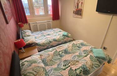 "Snooze Central" - City Centre Apartments above Victoria Centre Shopping Centre with full Kitchen in Milton Street - up to 4 Beds - most Central Location next to the Hilton Hotel - Outdoor Parking for Cars or Vans five pounds a day - Sunday 1pm Check-Out - Photo 65