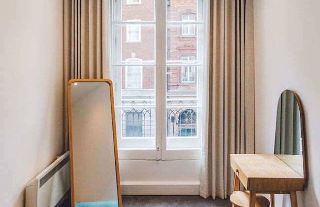 2 Bed Apartment Right on Trafalgar Square - Photo 13