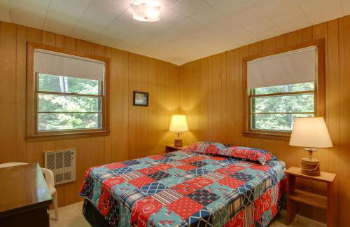 The Acres Panther Pond Cabin with Beach and Dock! - Foto 13