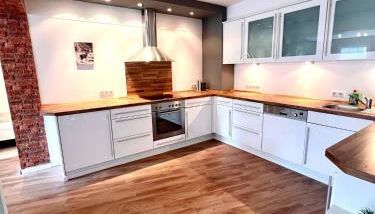 Sehr schönes und möbliertes Apartment - Foto 2