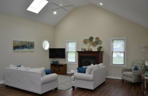 Spacious 2BD near Princeton, Cafes! Family, Backyard, Parking - Photo 24