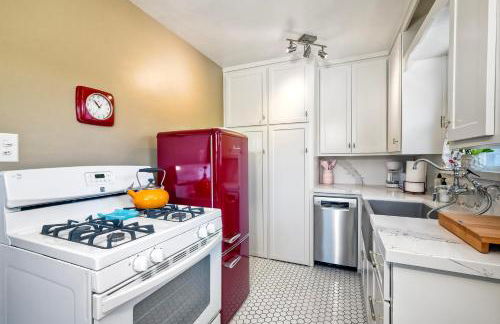 Walk To Beach - EV Charger - Outdoor Dining - 2BR - Photo 23