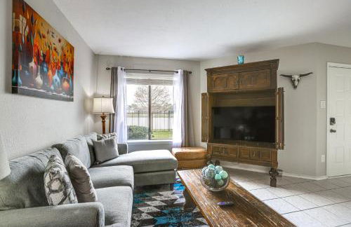 Lake-View Townhome with Pool Access in Houston Area! - Foto 5