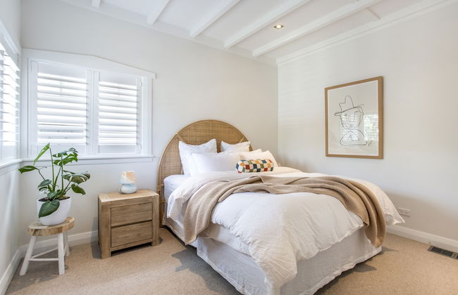 Executive State-Of-The-Art Home - Spa - Photo 13