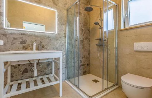 2 Bedroom Lovely Home In Hrboki - Photo 37