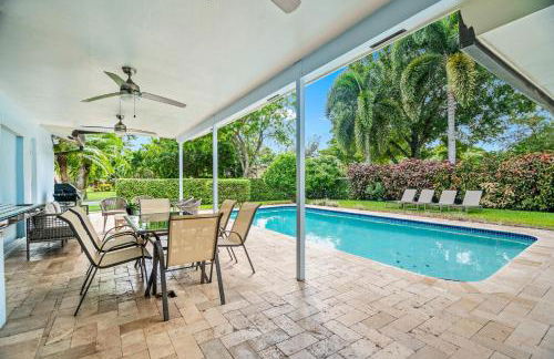 Spacious 4BR/3BA pool home, stylishly decorated - Foto 2