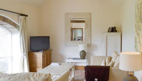 Swallow Barn - Photo 3