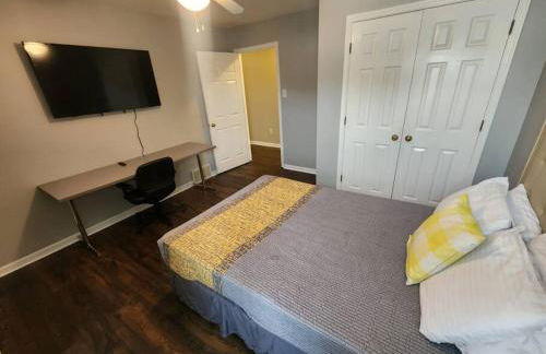 Large near Shops/Dining & easy access to freeway - Foto 47