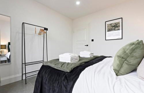 Beautiful Home, Free Parking For Large Groups Sleeps 10 Book Now! - Foto 27