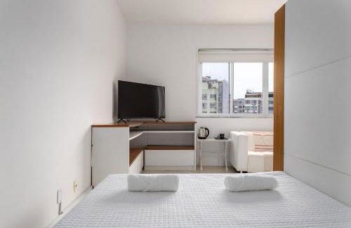 32-COP · CurtaCopacabana: Studio funcional com tudo embaixo - Foto 17