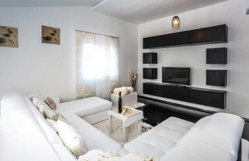 Lovely Home In Rumin With Kitchen - Foto 20