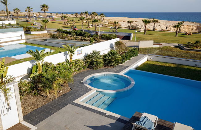 Tranquility Beachfront Villa - Foto 51