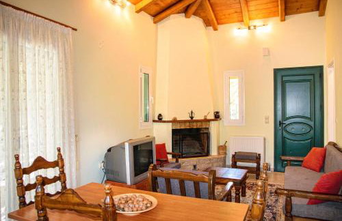 Dual House In Methydrio - Photo 19