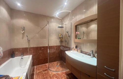 Appartement Nice CENTRE vue Mer avec piscine pour FAMILLE, couple d'amis pas de groupes de jeunes autorisés - Foto 28