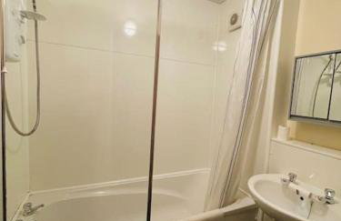 Edinburgh Two Bedrooms Apartment with Free Parking - Foto 14