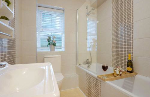 Avenue Apartment - Close to City Centre - Free Parking, Super-Fast Wifi and Smart TV by Yoko Property - Foto 9