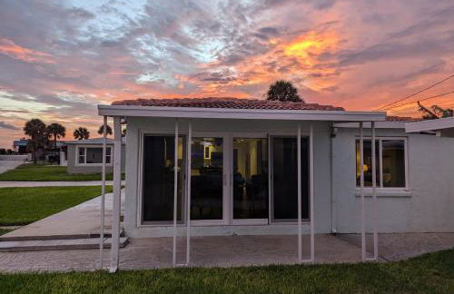 Beautiful Ormond Beachfront House! - Photo 26