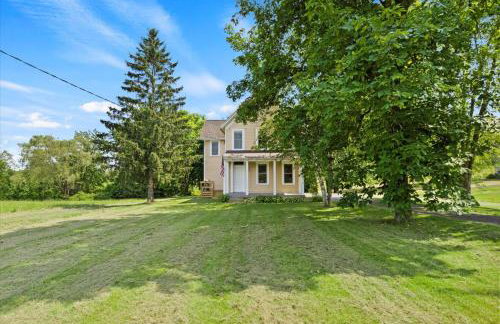 Hudson Restored Farmhouse with Fire Pit - Foto 5