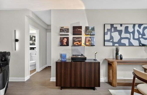 CASA Arlington Suite with In-Suite Massage Chair & Premium Amenities - Foto 20