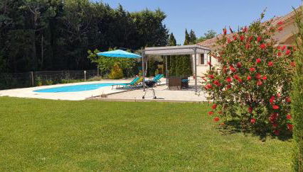 Les Dentelles du Ventoux - Gîte avec Piscine - Photo 2, Garden, sunbed, Garden view